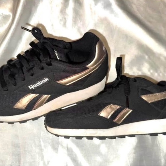 Reebok Rewind Women's Black Rose Gold Comfy Sneakers Size 8 - Picture 3 of 3